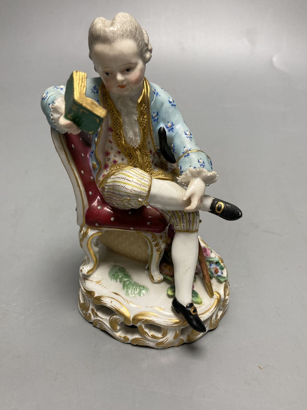 A pair of Meissen figures in 18th century dress, height 13cm